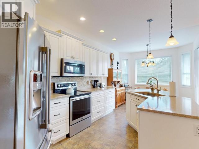 7224 TOBA STREET, Powell River