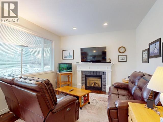 7224 TOBA STREET, Powell River