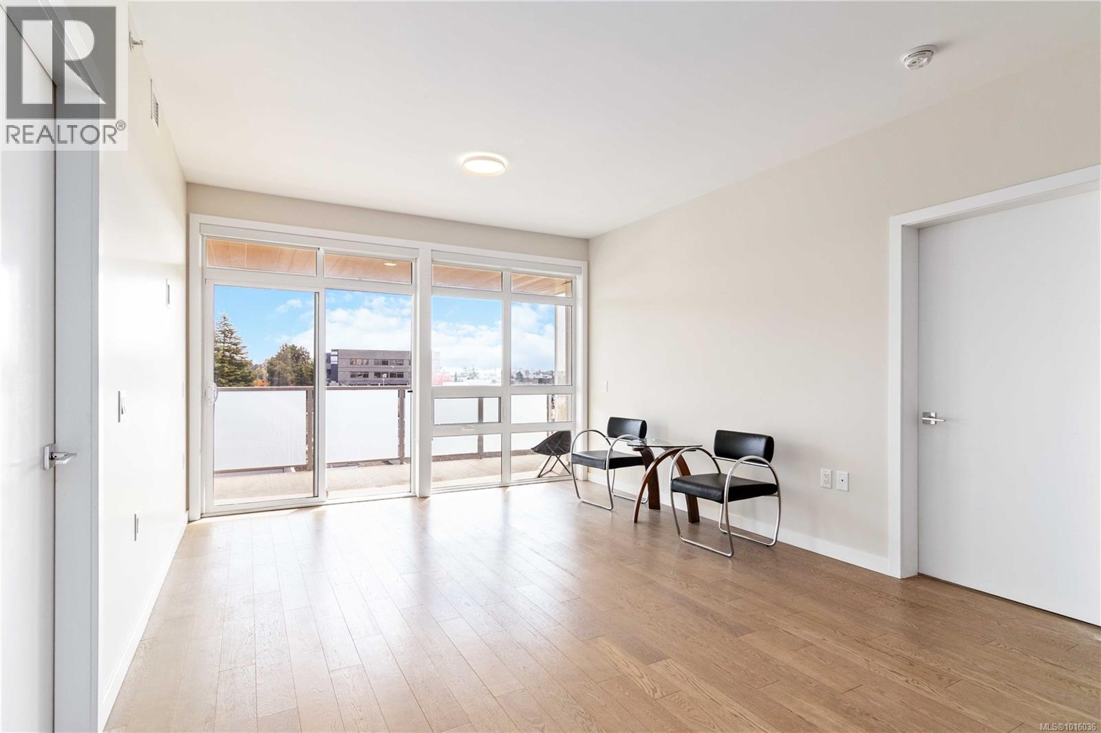 311 881 Short Street, Saanich
