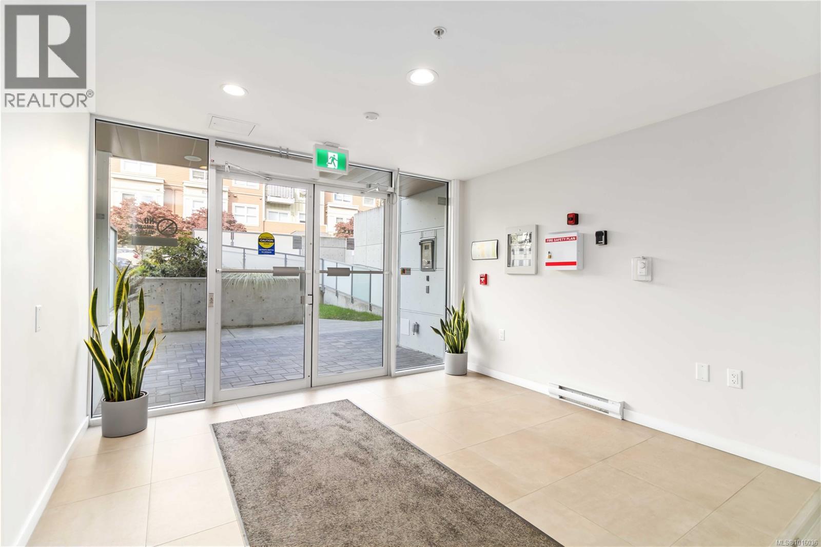 311 881 Short Street, Saanich