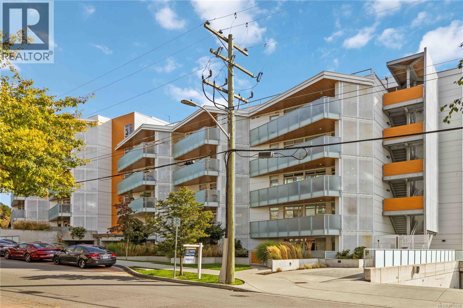 311 881 Short Street, Saanich