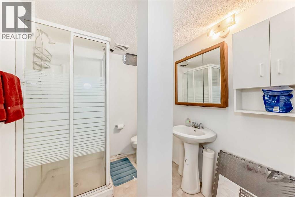 Single Family House for Sale in  Temple Drive NE Temple Calgary 