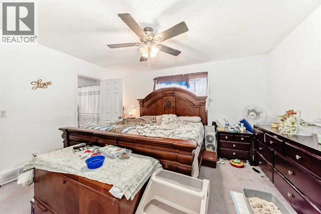 Single Family House for Sale in  Temple Drive NE Temple Calgary 