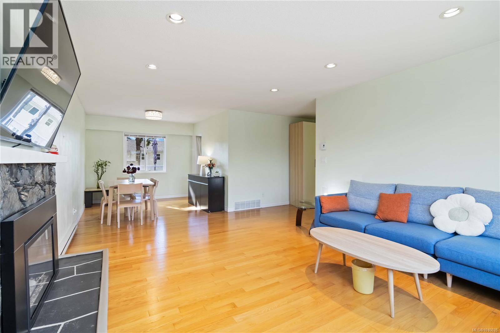  1817 Hartwood Place, Saanich