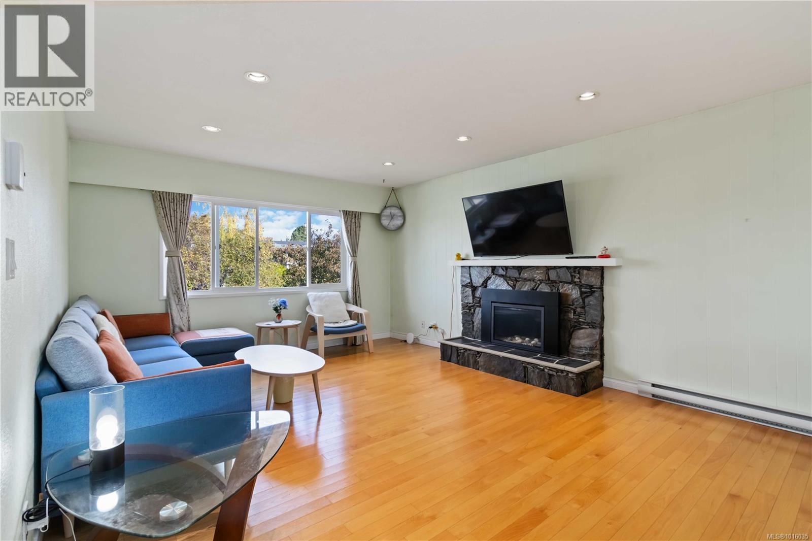  1817 Hartwood Place, Saanich