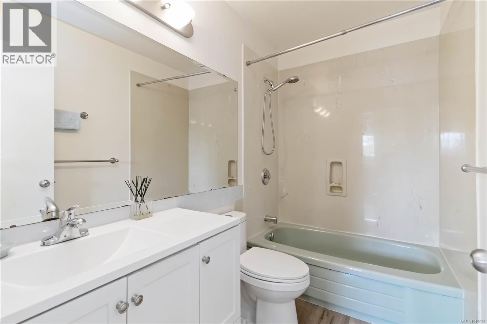  1817 Hartwood Place, Saanich
