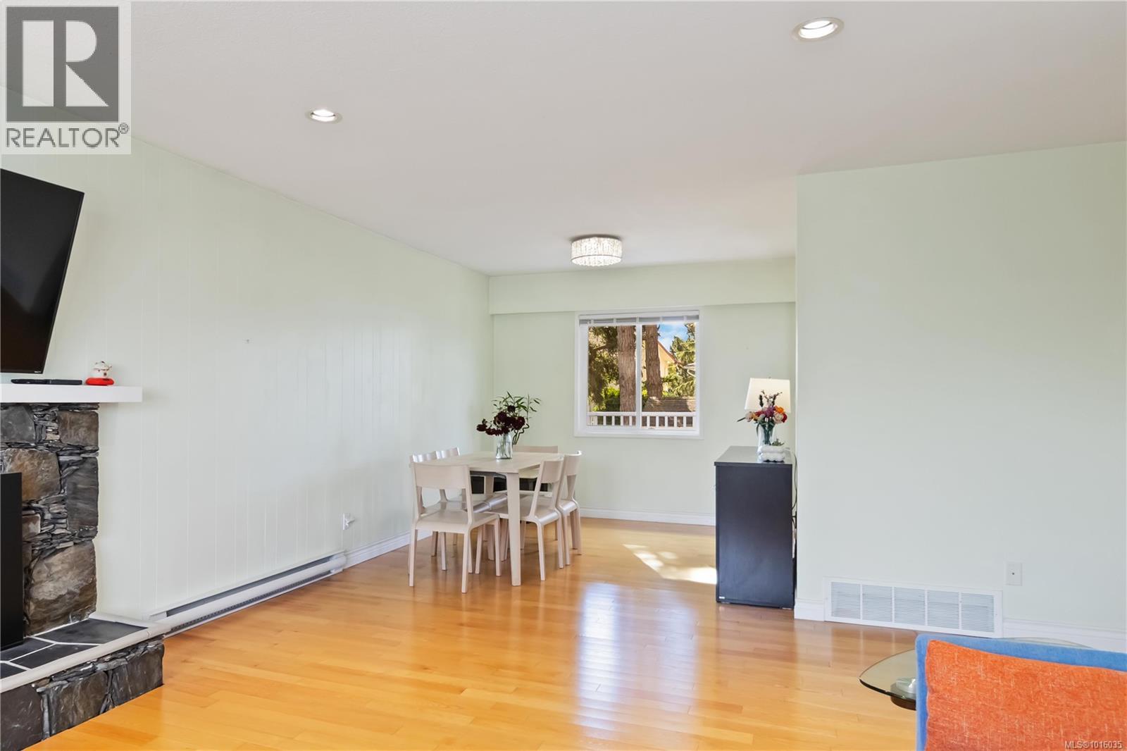  1817 Hartwood Place, Saanich