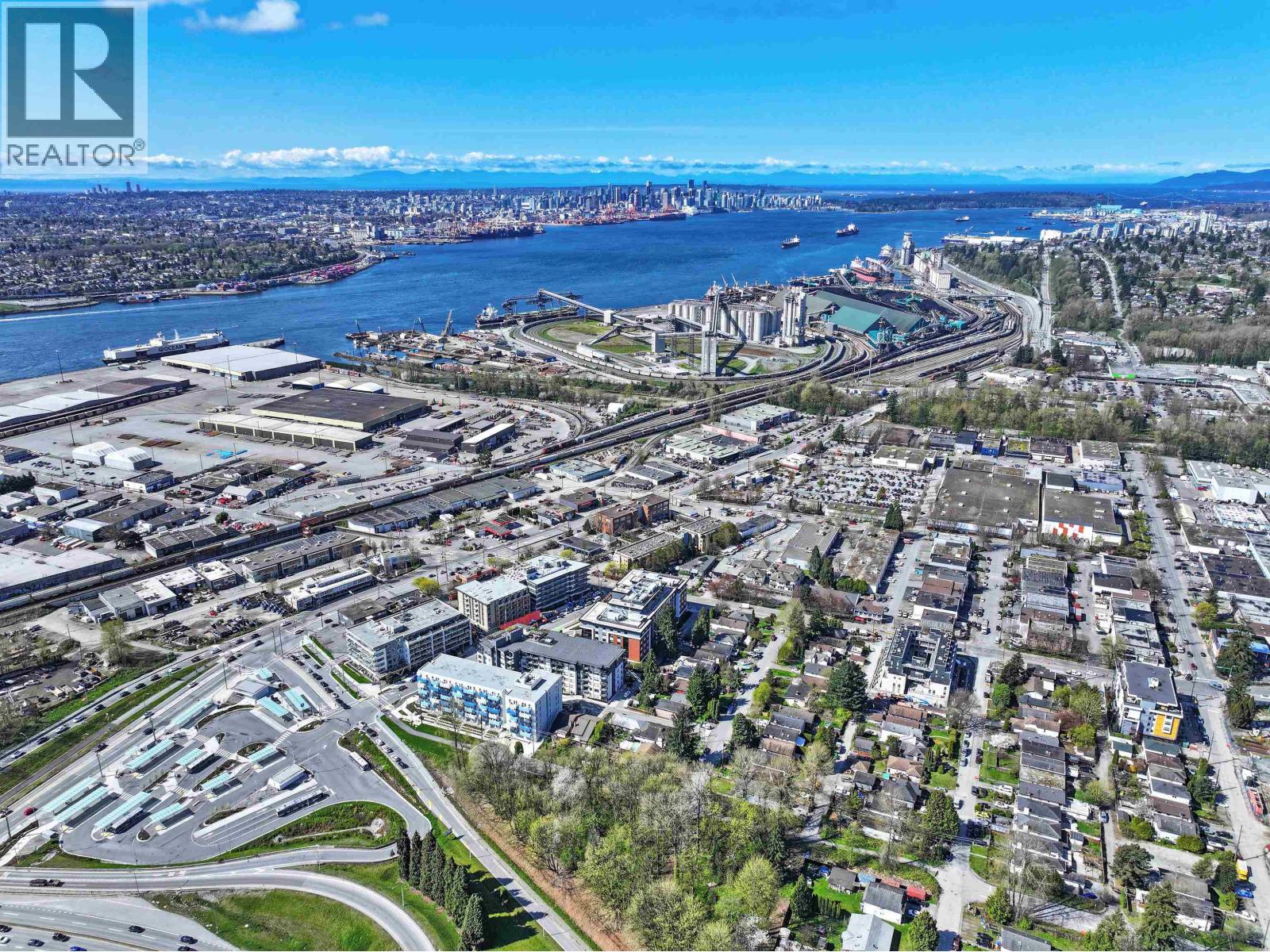 1583 BOND STREET, North Vancouver