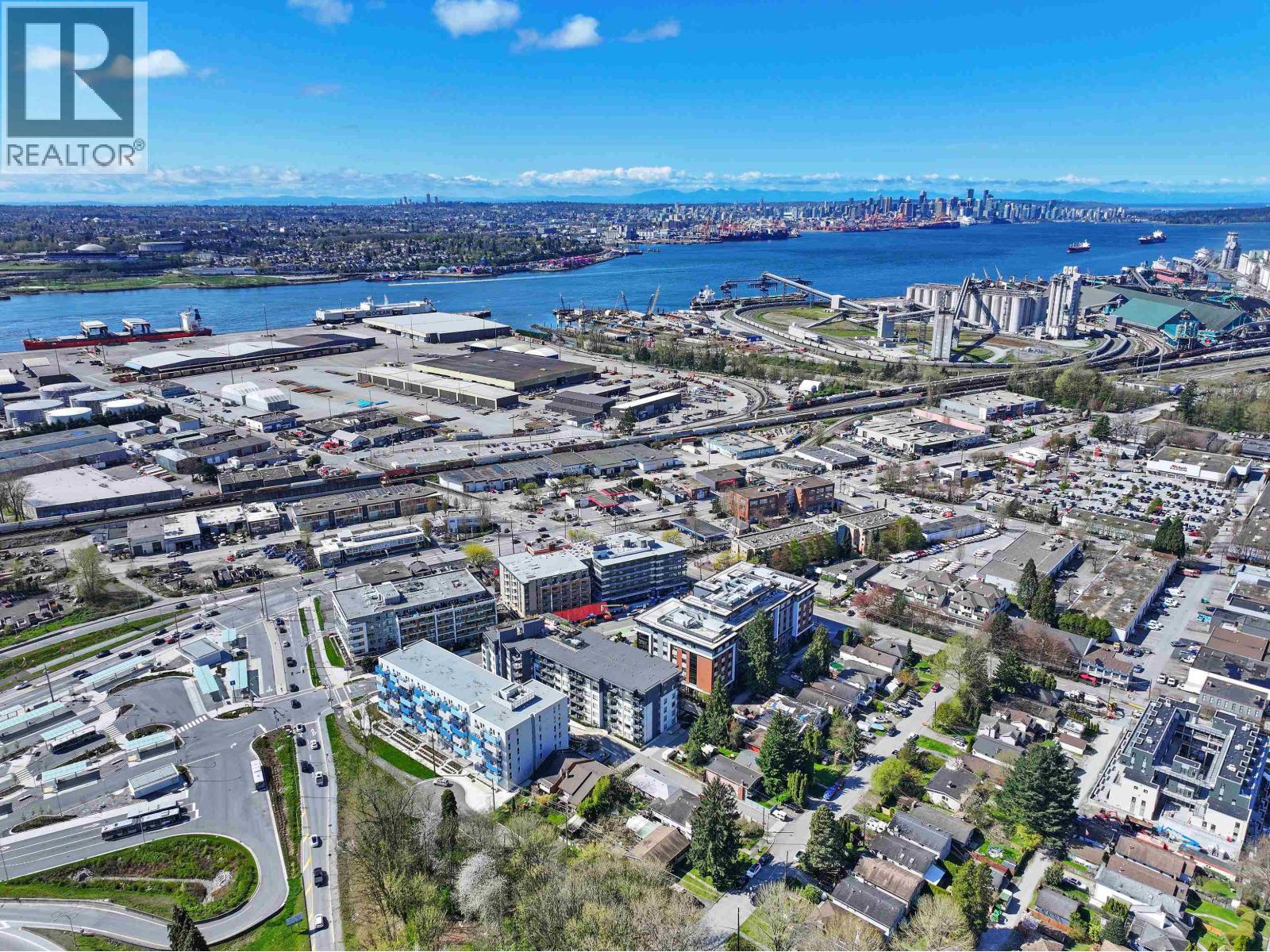 1583 BOND STREET, North Vancouver