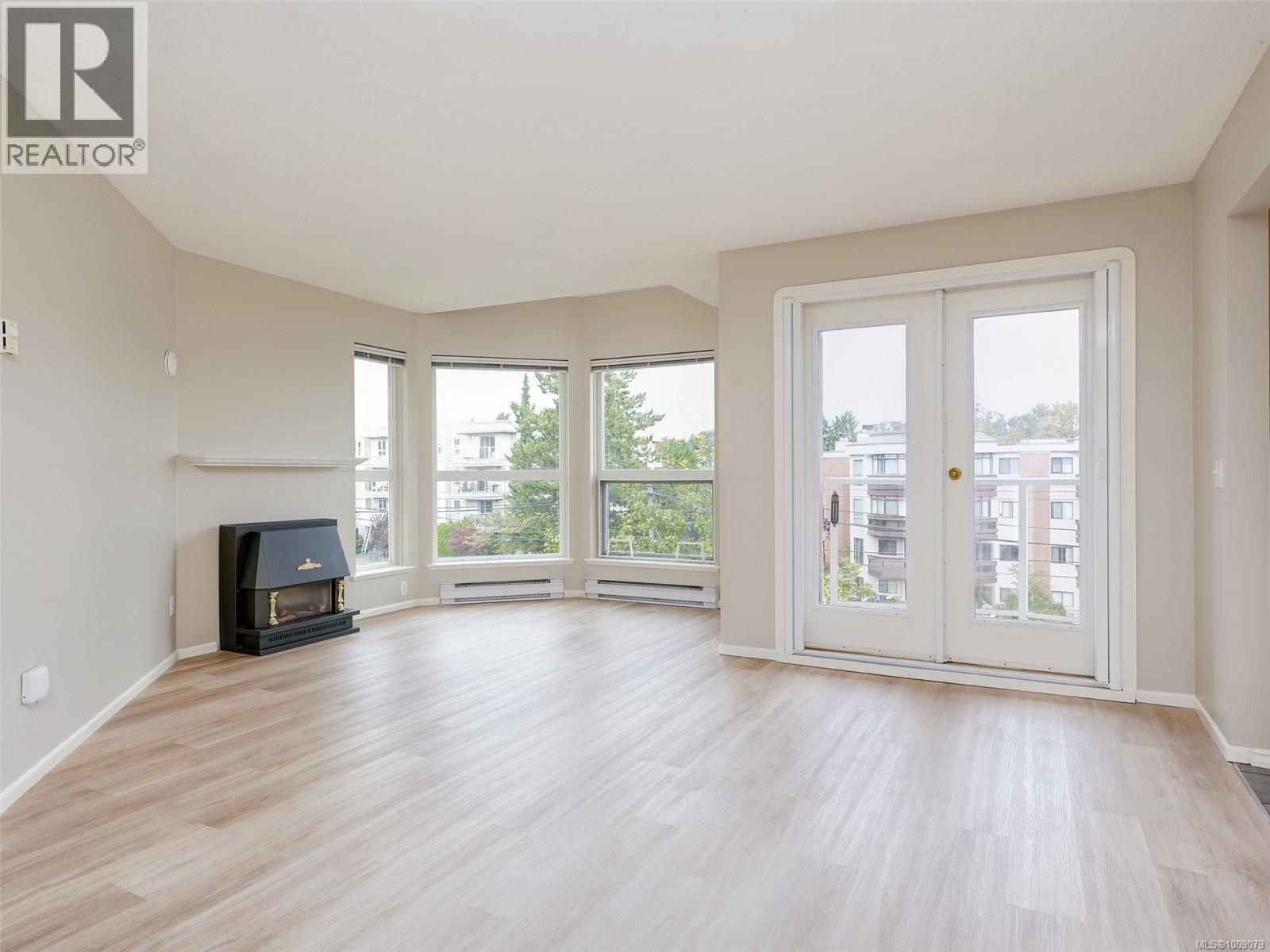402 1519 Hillside Avenue, Victoria