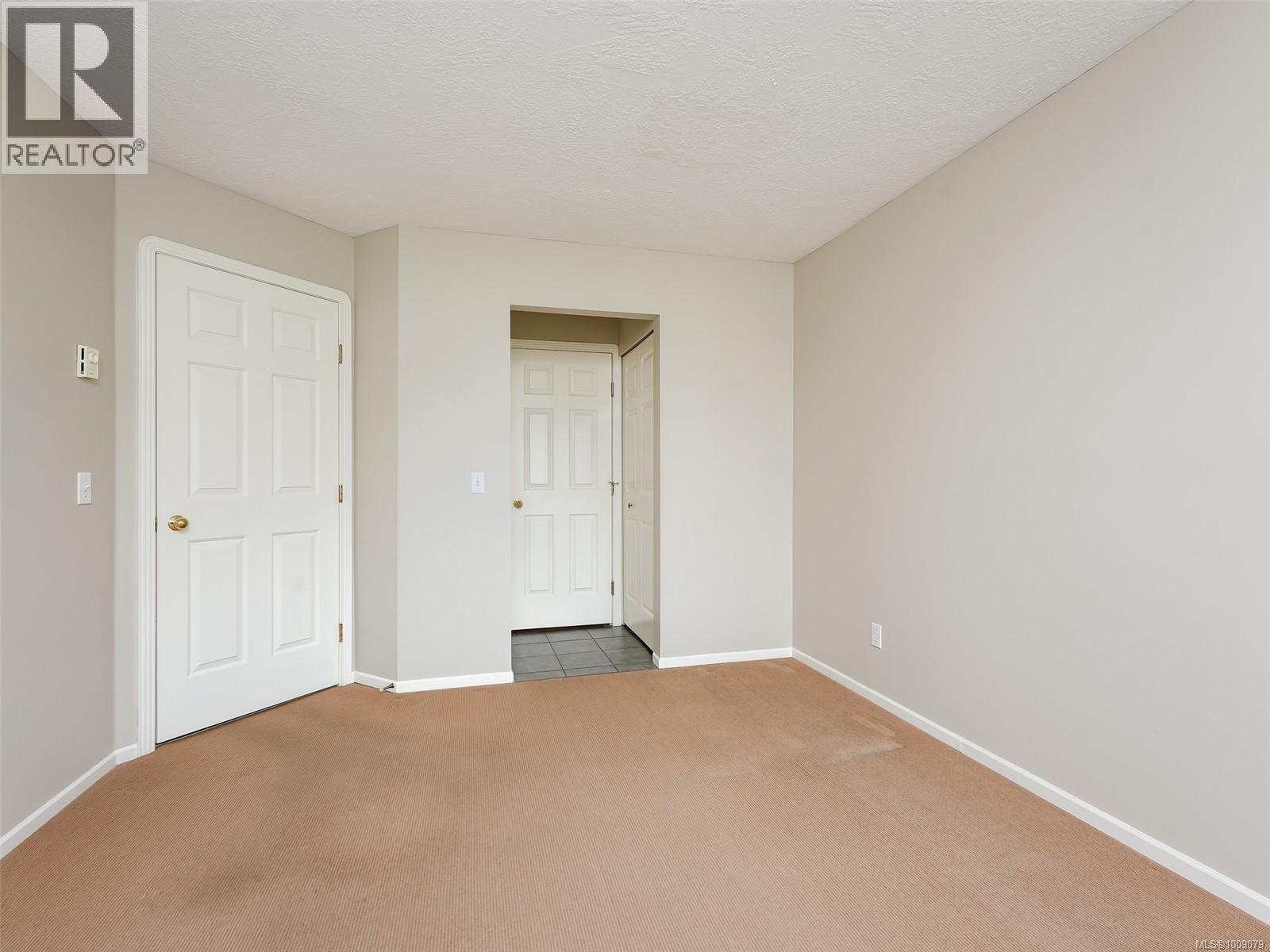 402 1519 Hillside Avenue, Victoria