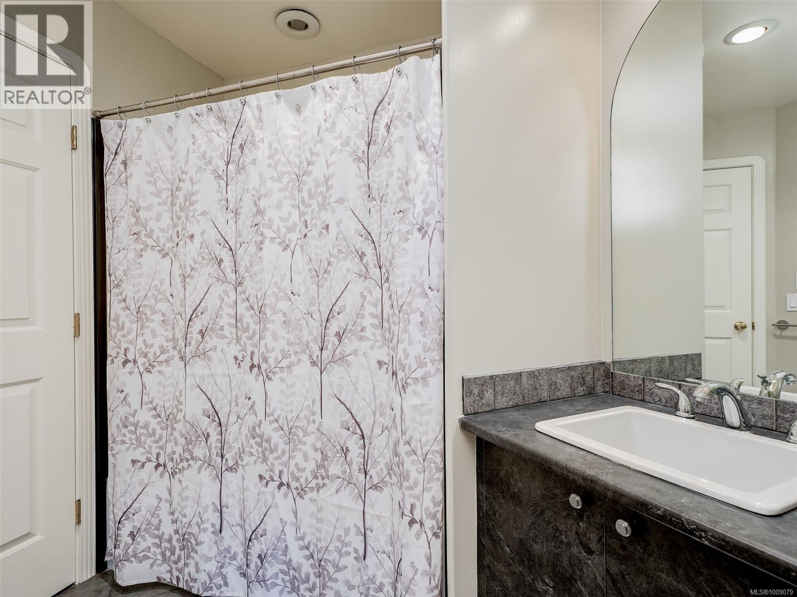 402 1519 Hillside Avenue, Victoria