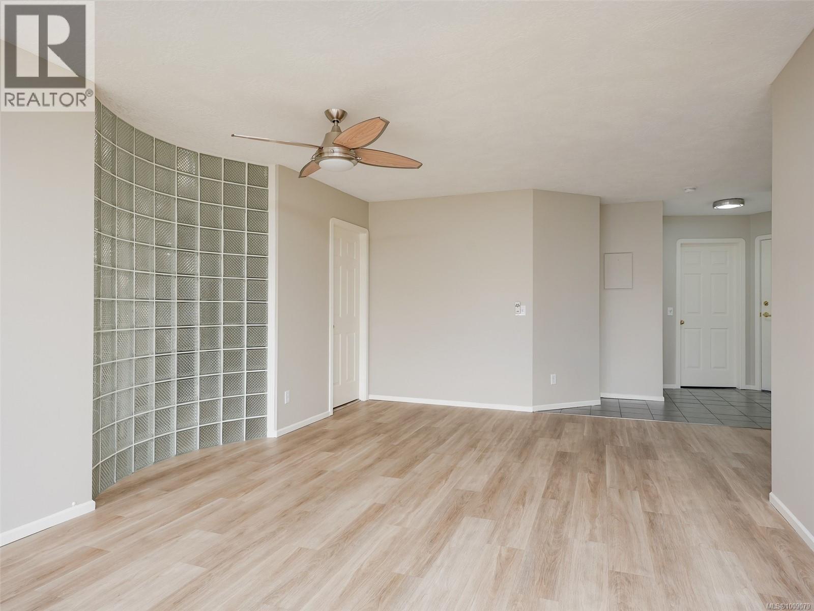 402 1519 Hillside Avenue, Victoria
