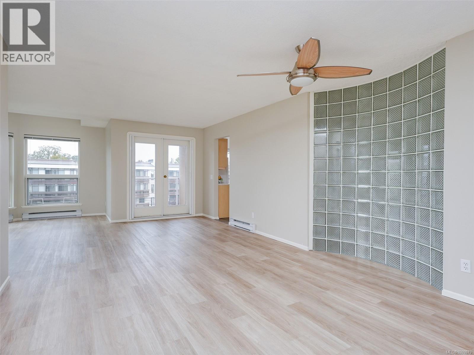 402 1519 Hillside Avenue, Victoria