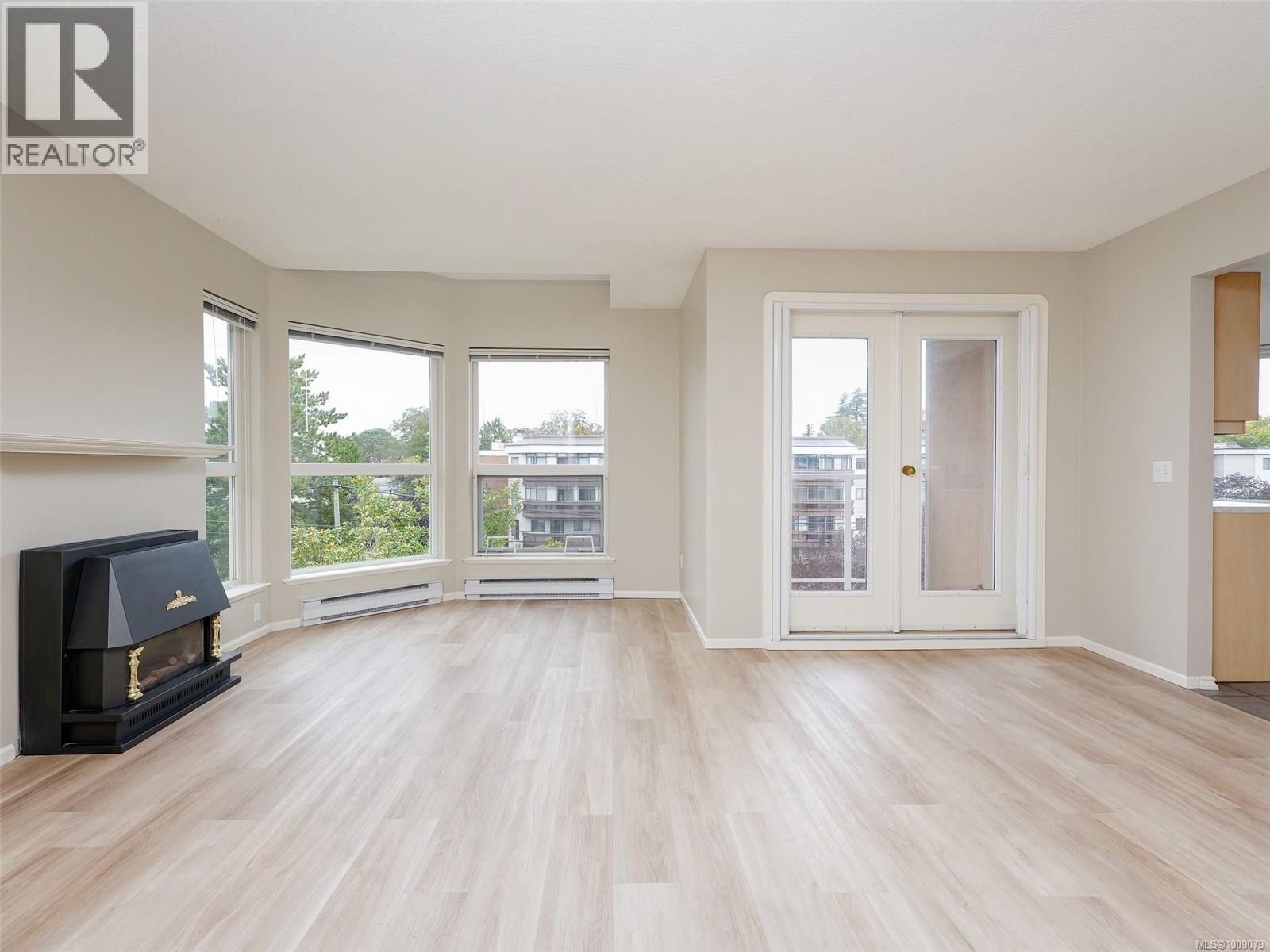 402 1519 Hillside Avenue, Victoria