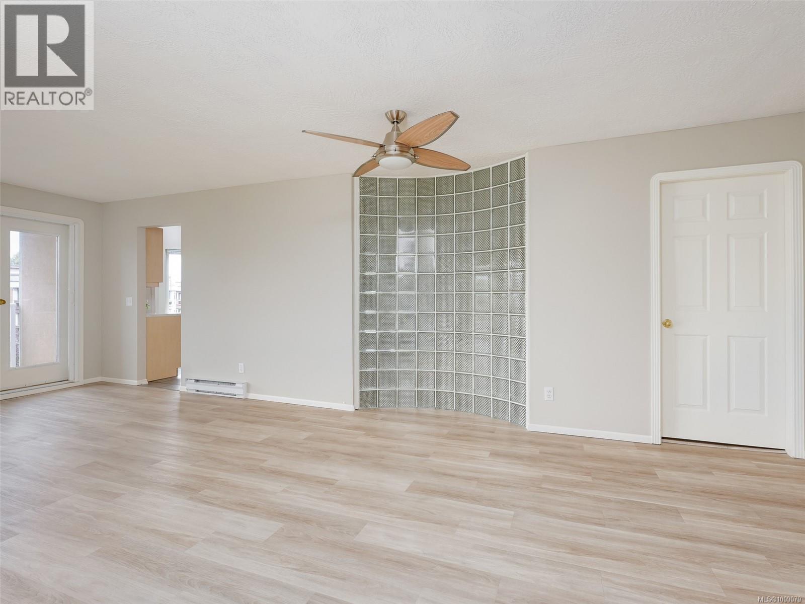 402 1519 Hillside Avenue, Victoria