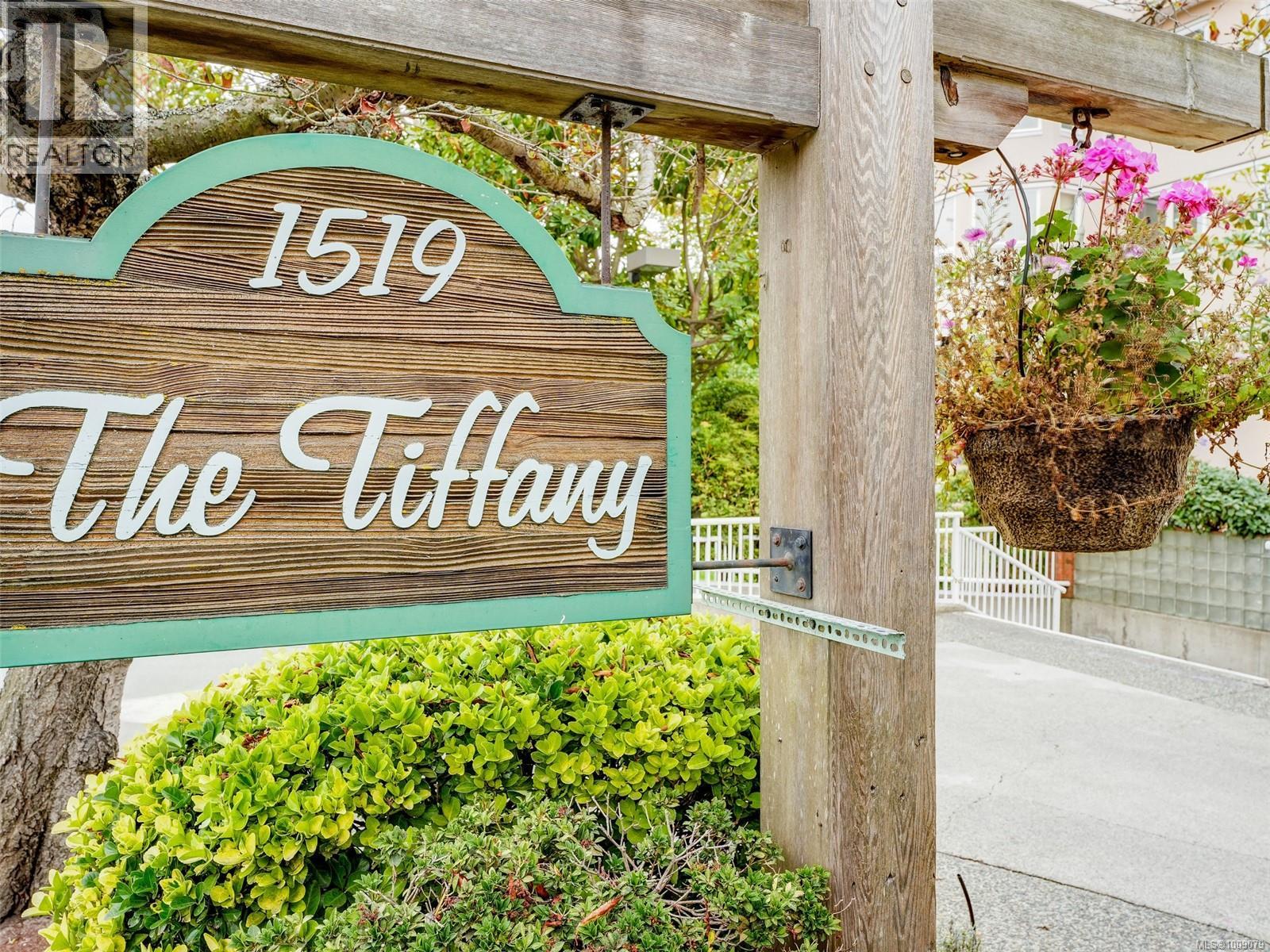 402 1519 Hillside Avenue, Victoria