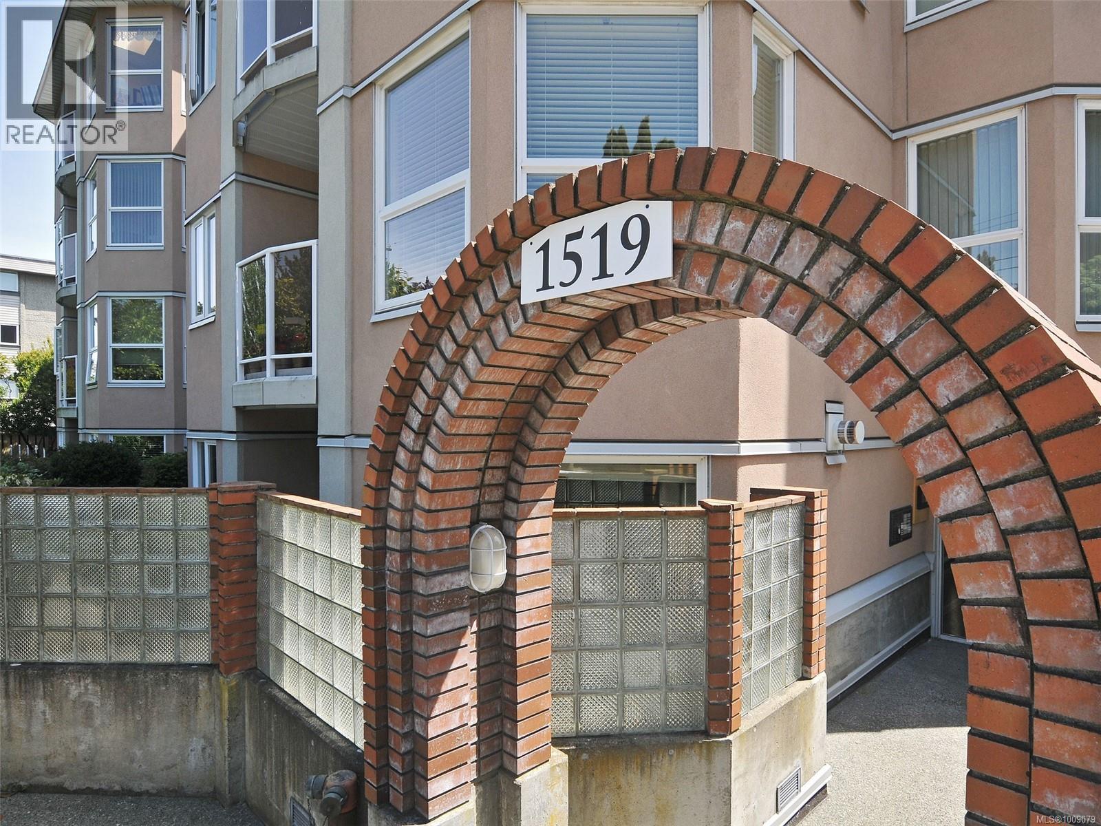 402 1519 Hillside Avenue, Victoria