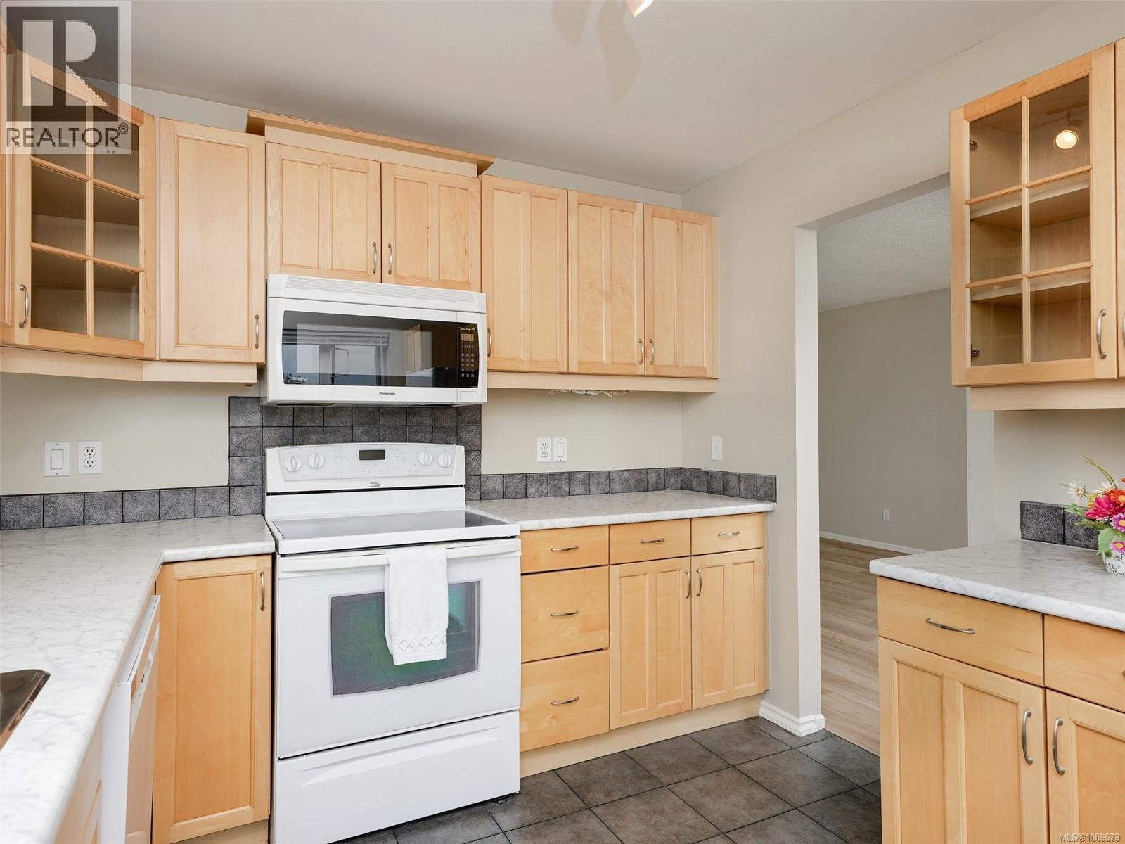 402 1519 Hillside Avenue, Victoria