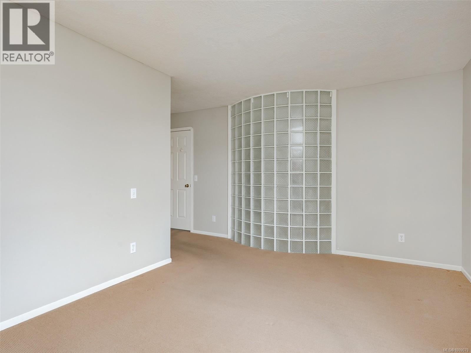 402 1519 Hillside Avenue, Victoria