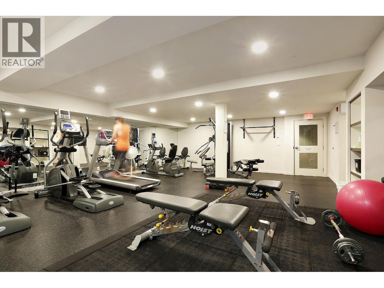 306 1673 LLOYD AVENUE, North Vancouver