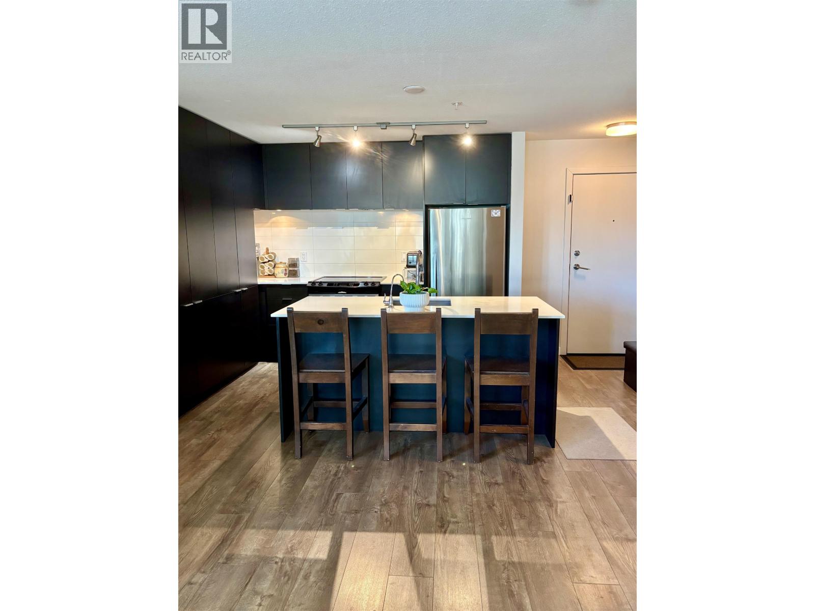 306 1673 LLOYD AVENUE, North Vancouver