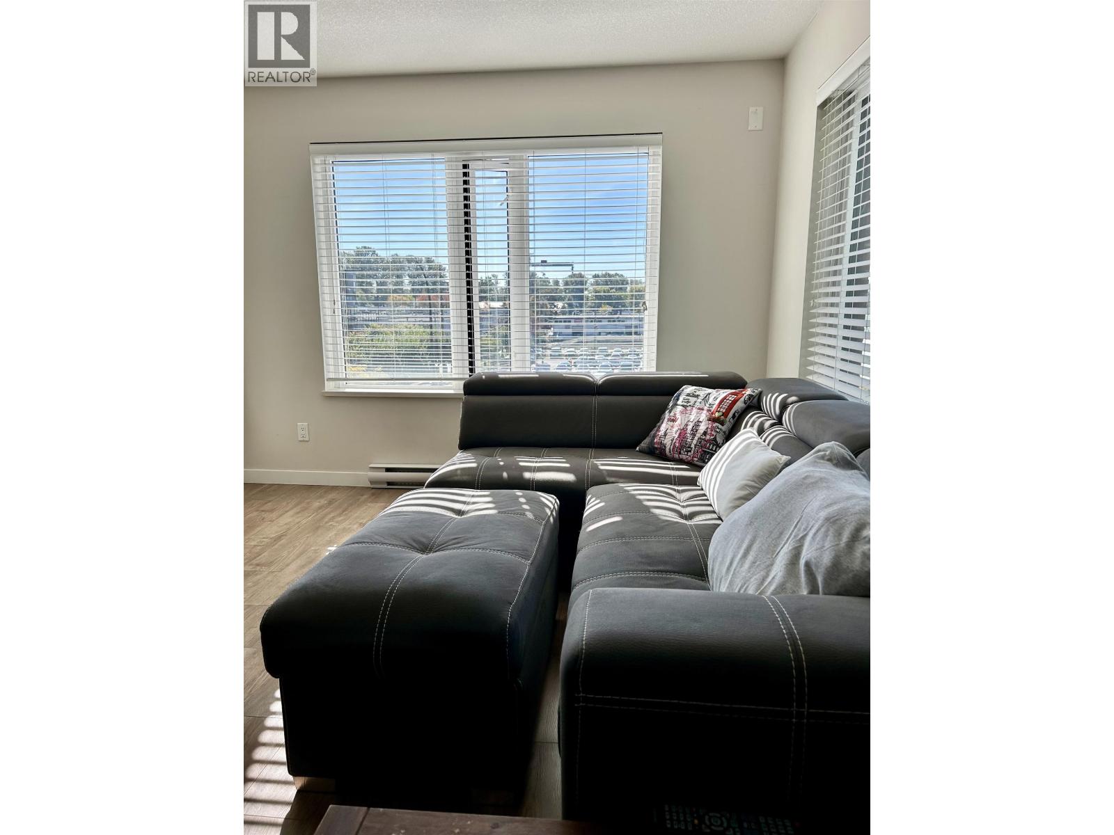 306 1673 LLOYD AVENUE, North Vancouver