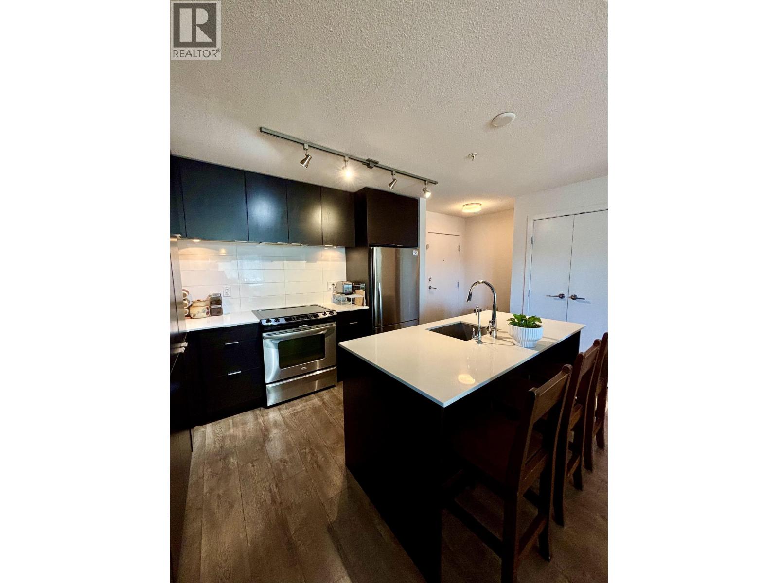 306 1673 LLOYD AVENUE, North Vancouver