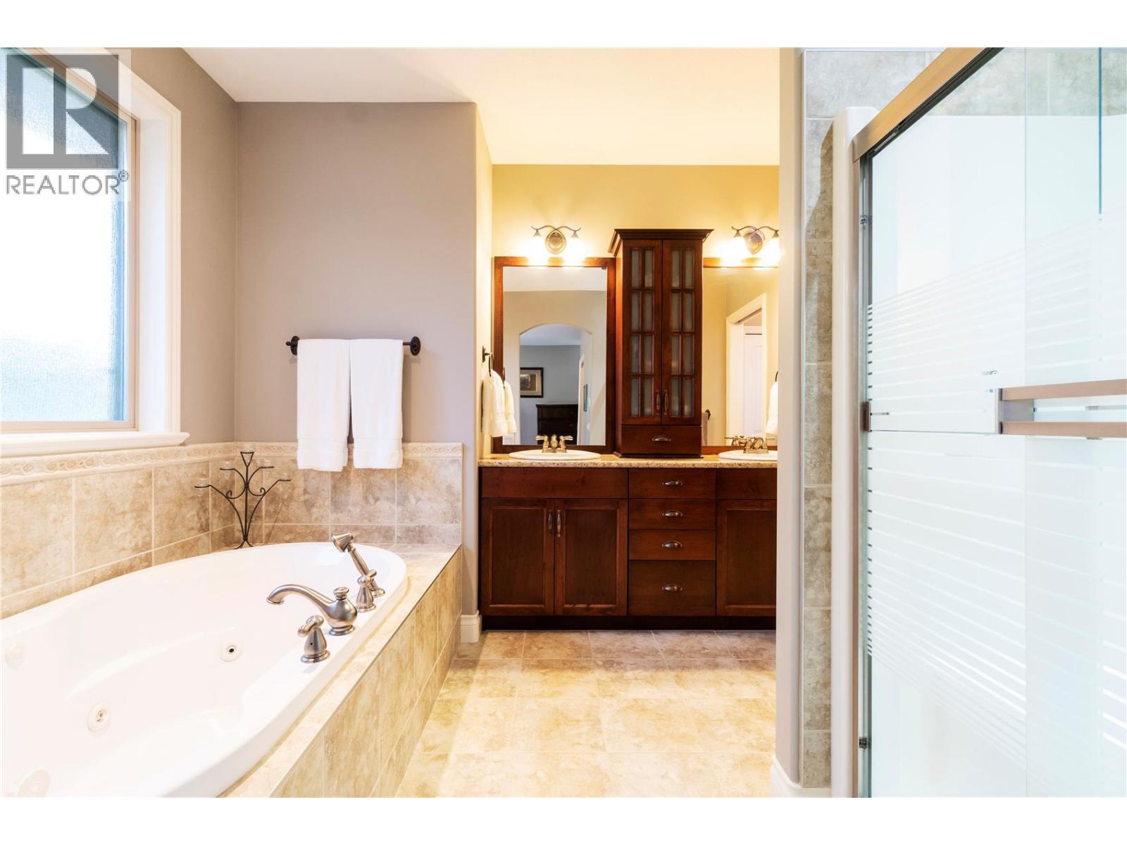  2706 Golf Course Drive, Blind Bay