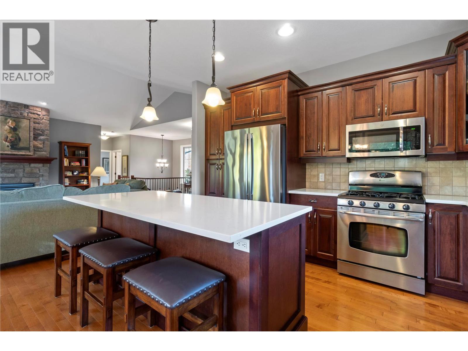  2706 Golf Course Drive, Blind Bay
