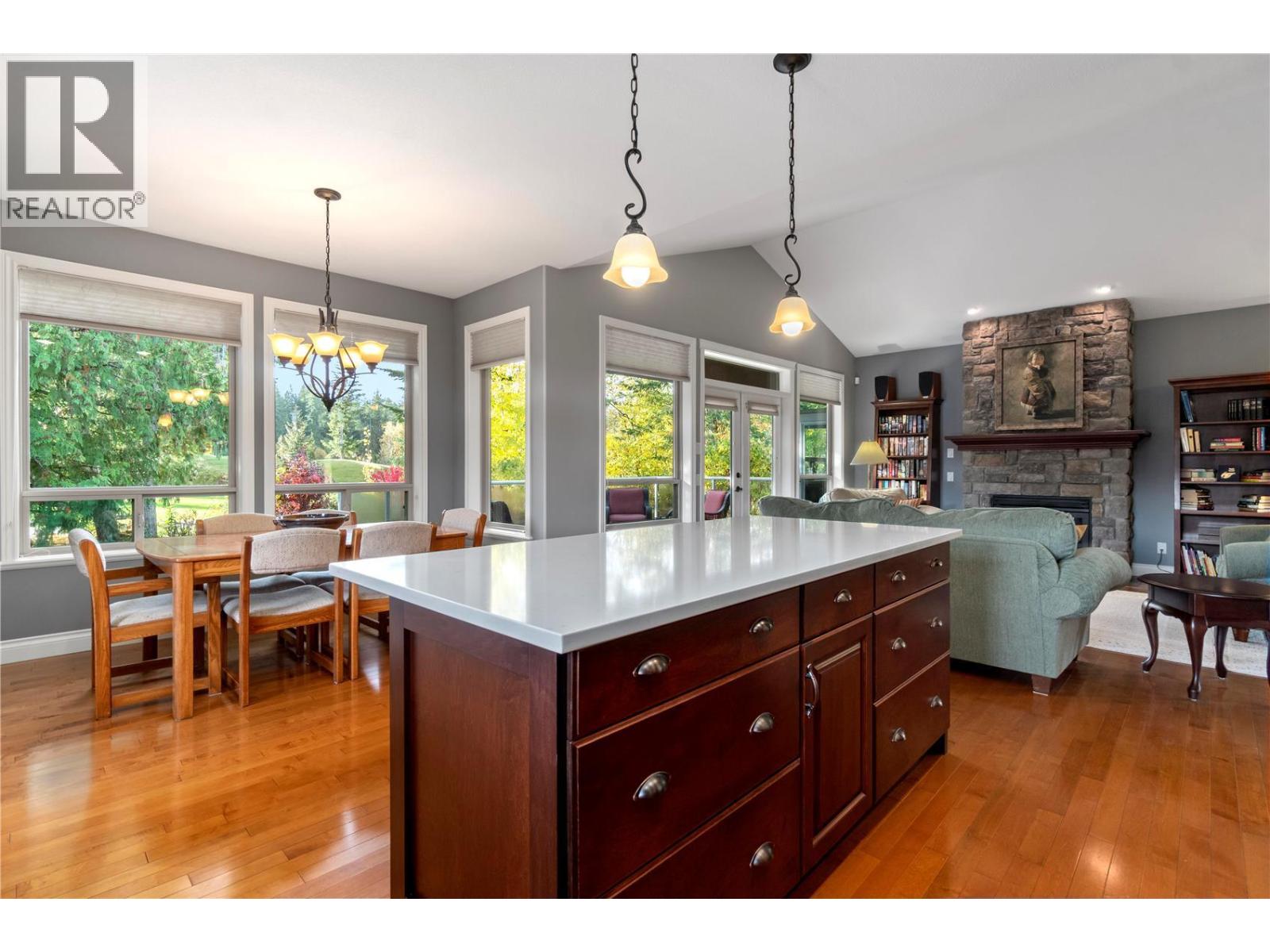  2706 Golf Course Drive, Blind Bay