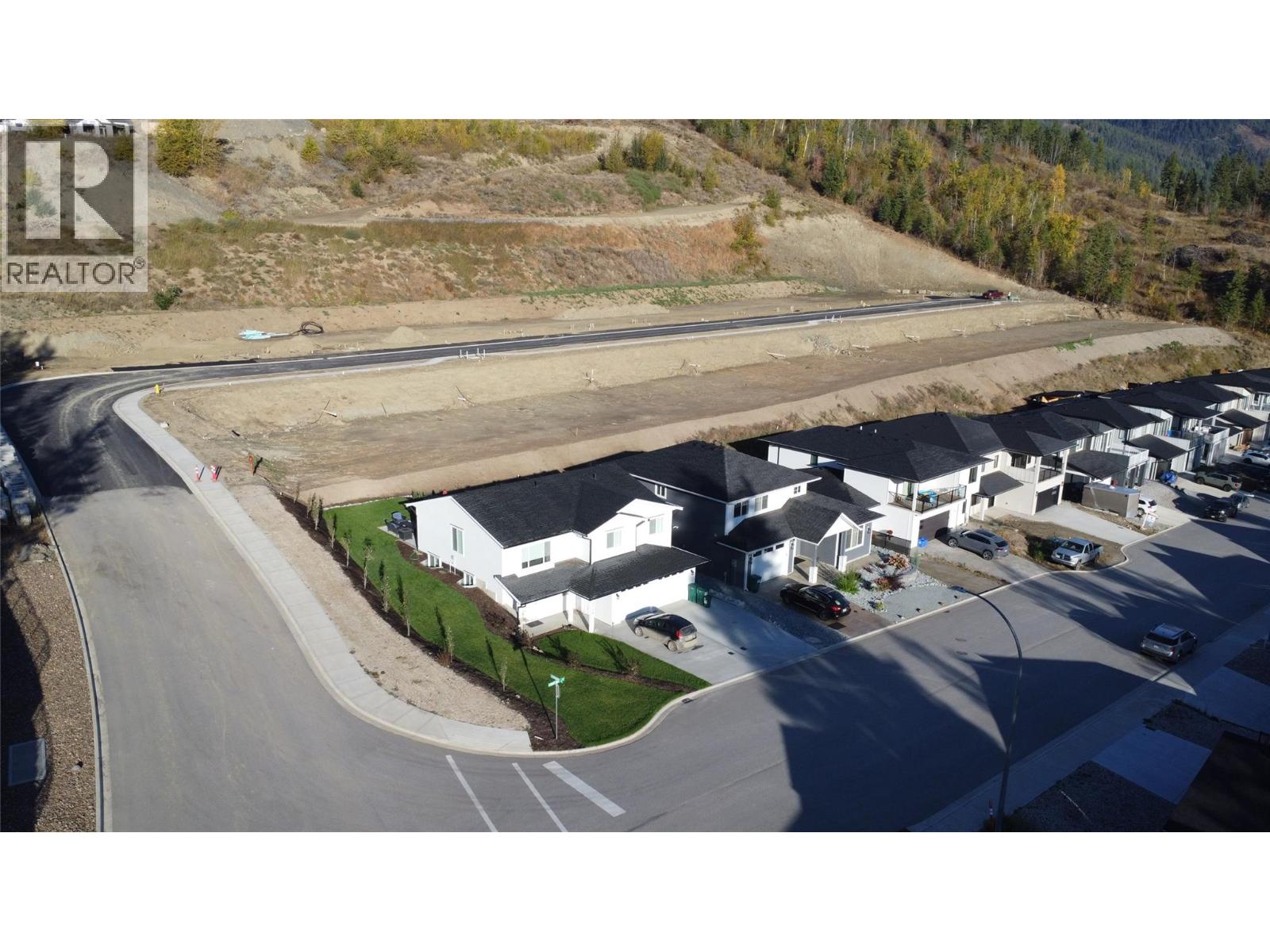 2225 Mountain View Avenue, Lumby