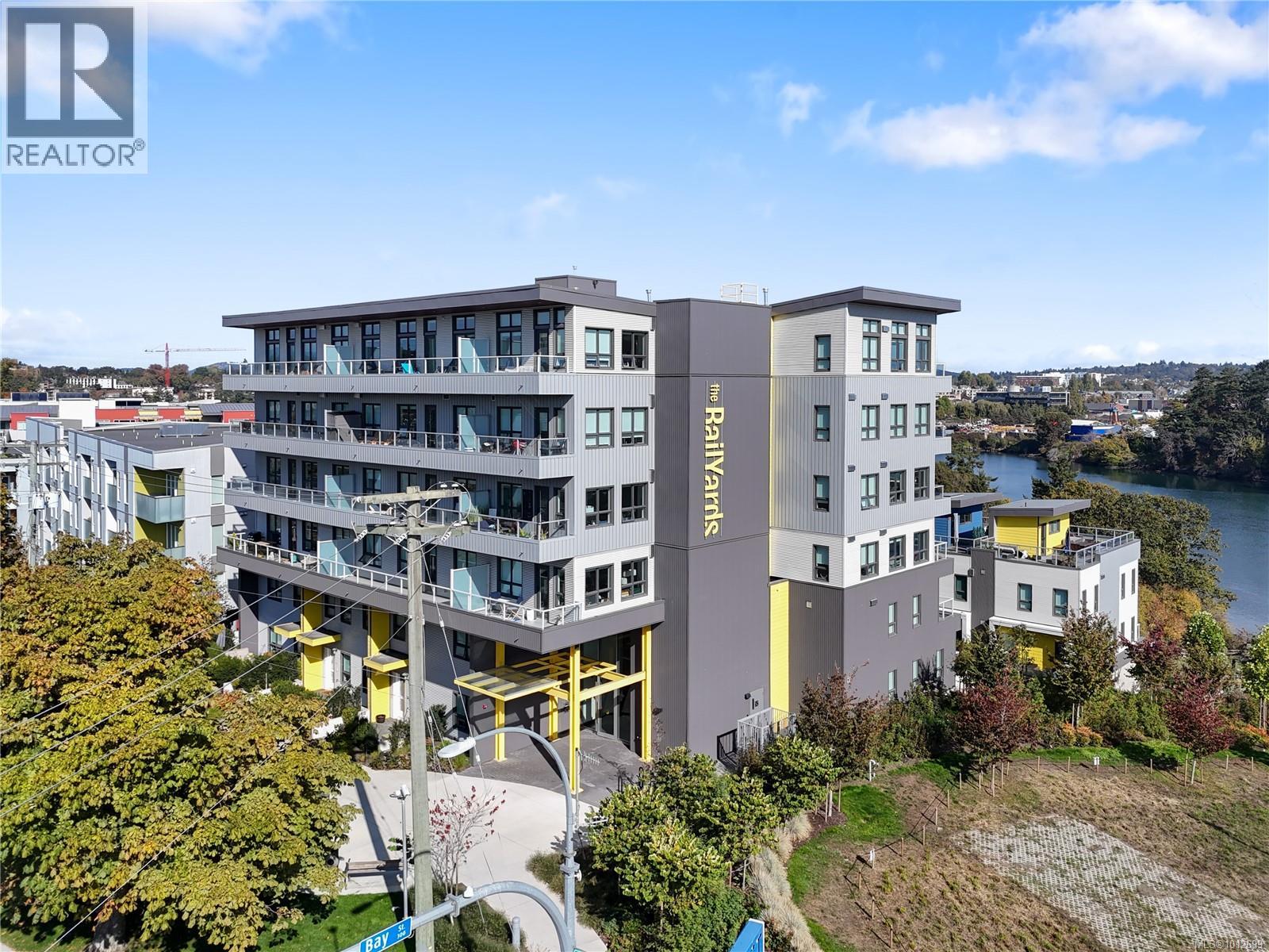 402 757 Tyee Road, Victoria