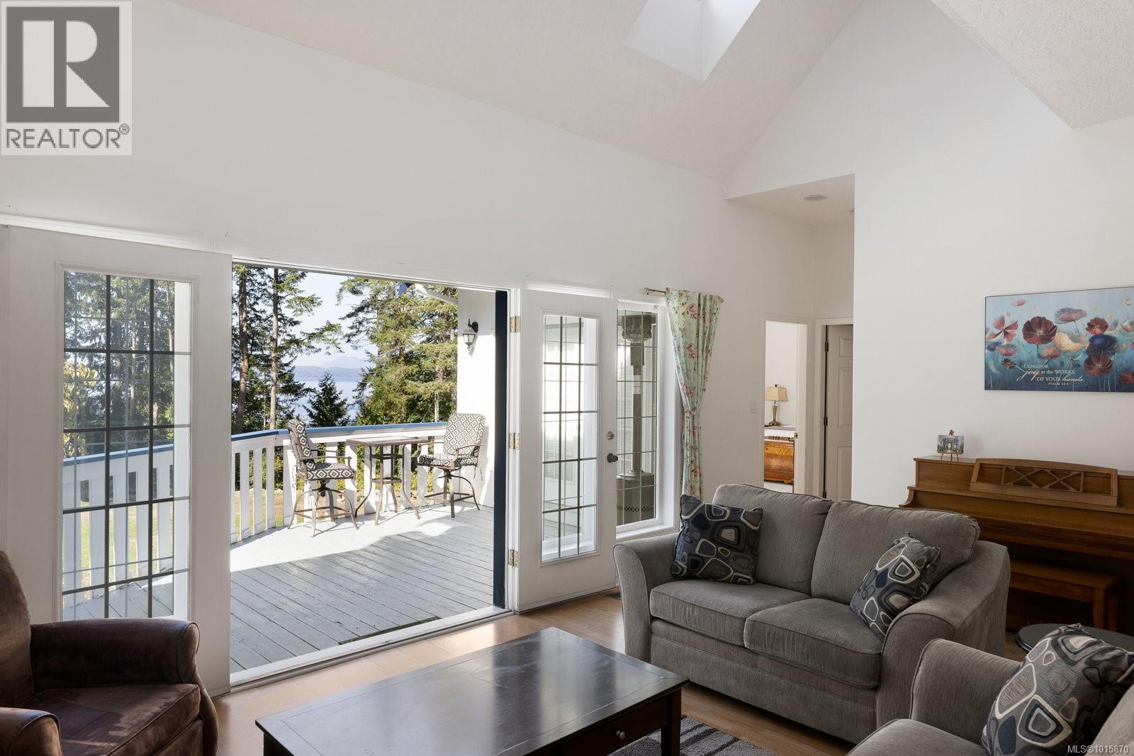  560 Salmon Road, North Saanich