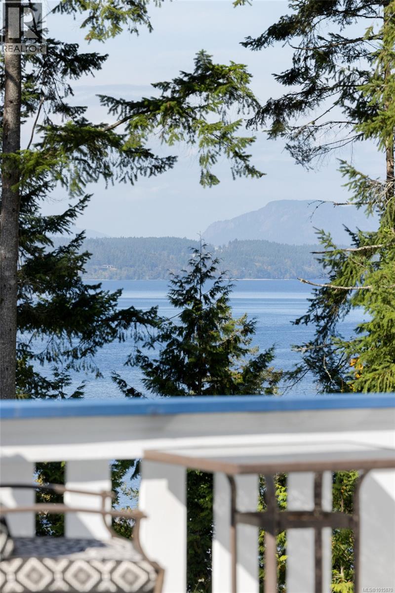  560 Salmon Road, North Saanich