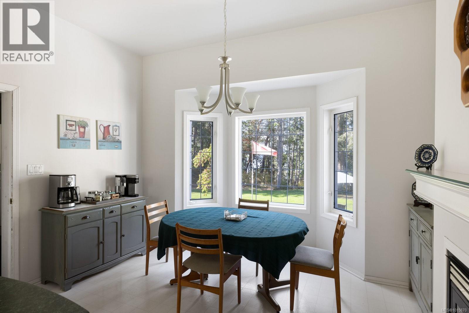  560 Salmon Road, North Saanich