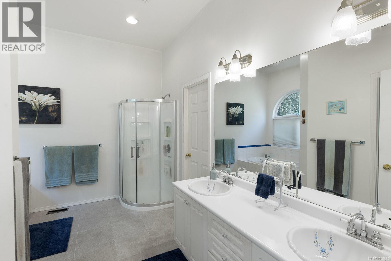  560 Salmon Road, North Saanich