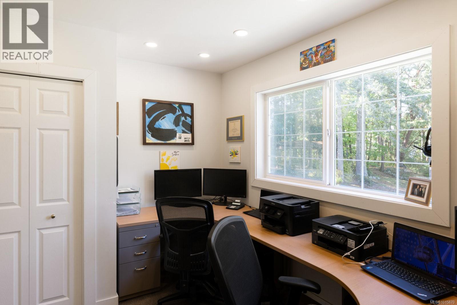  560 Salmon Road, North Saanich