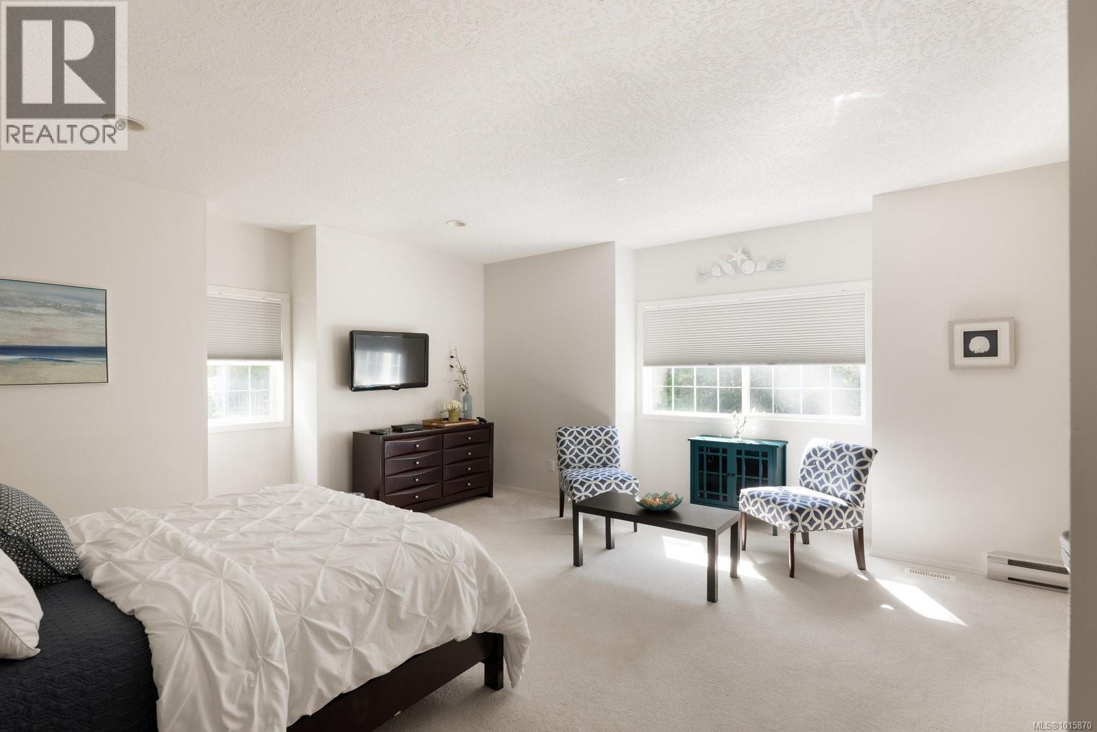  560 Salmon Road, North Saanich
