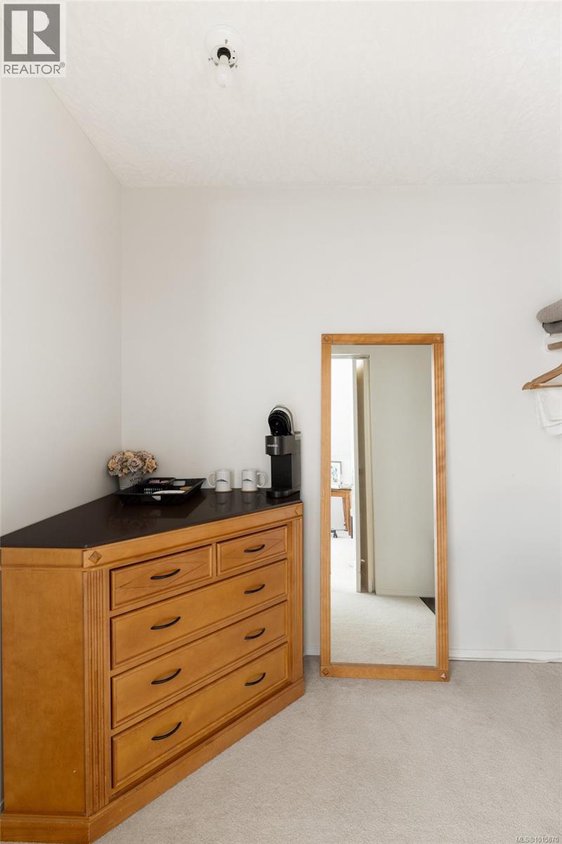  560 Salmon Road, North Saanich
