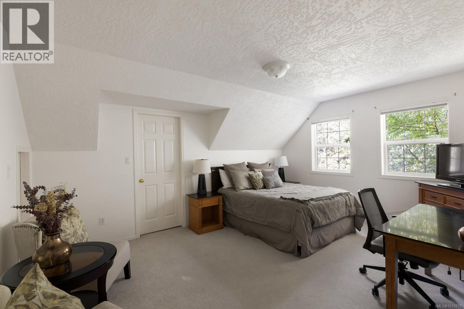  560 Salmon Road, North Saanich