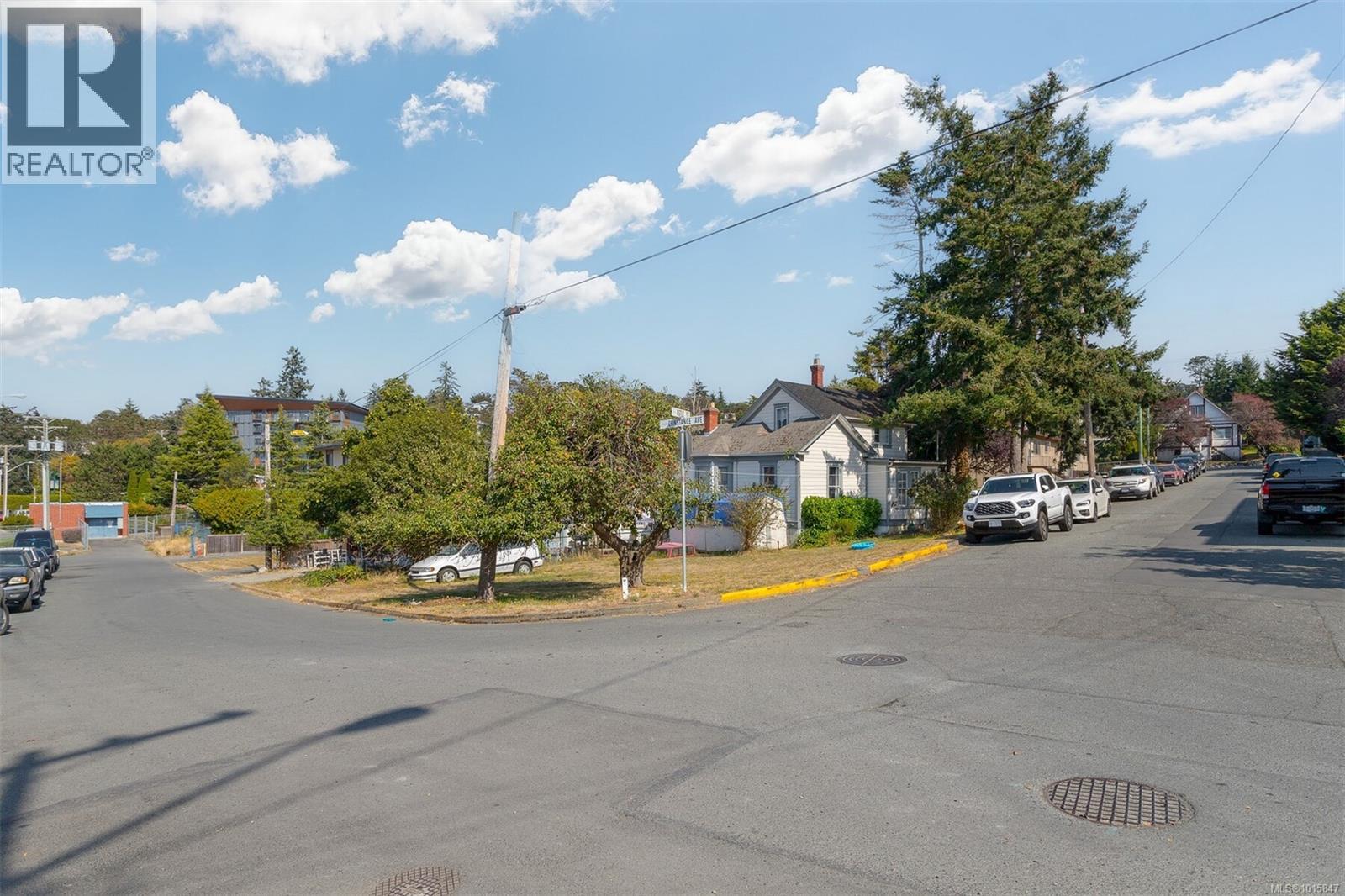  656 Admirals Road, Esquimalt