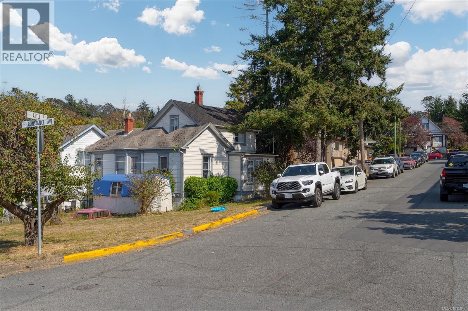  656 Admirals Road, Esquimalt