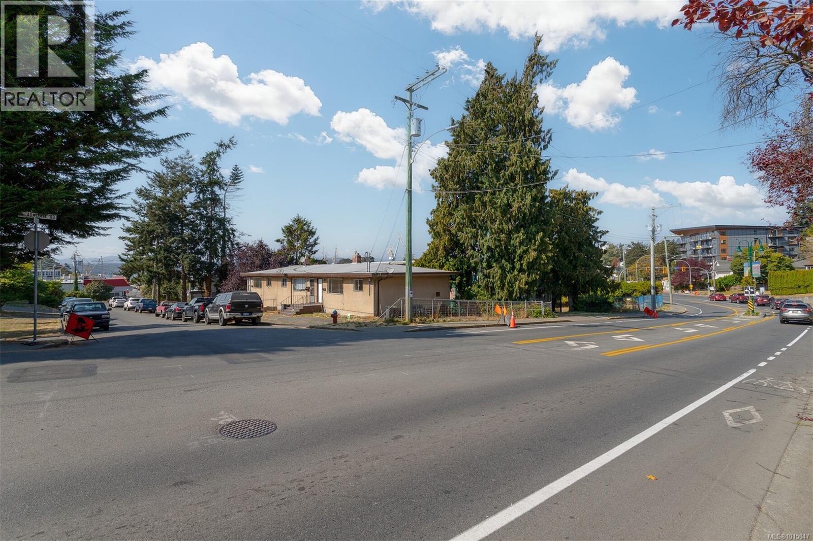  656 Admirals Road, Esquimalt