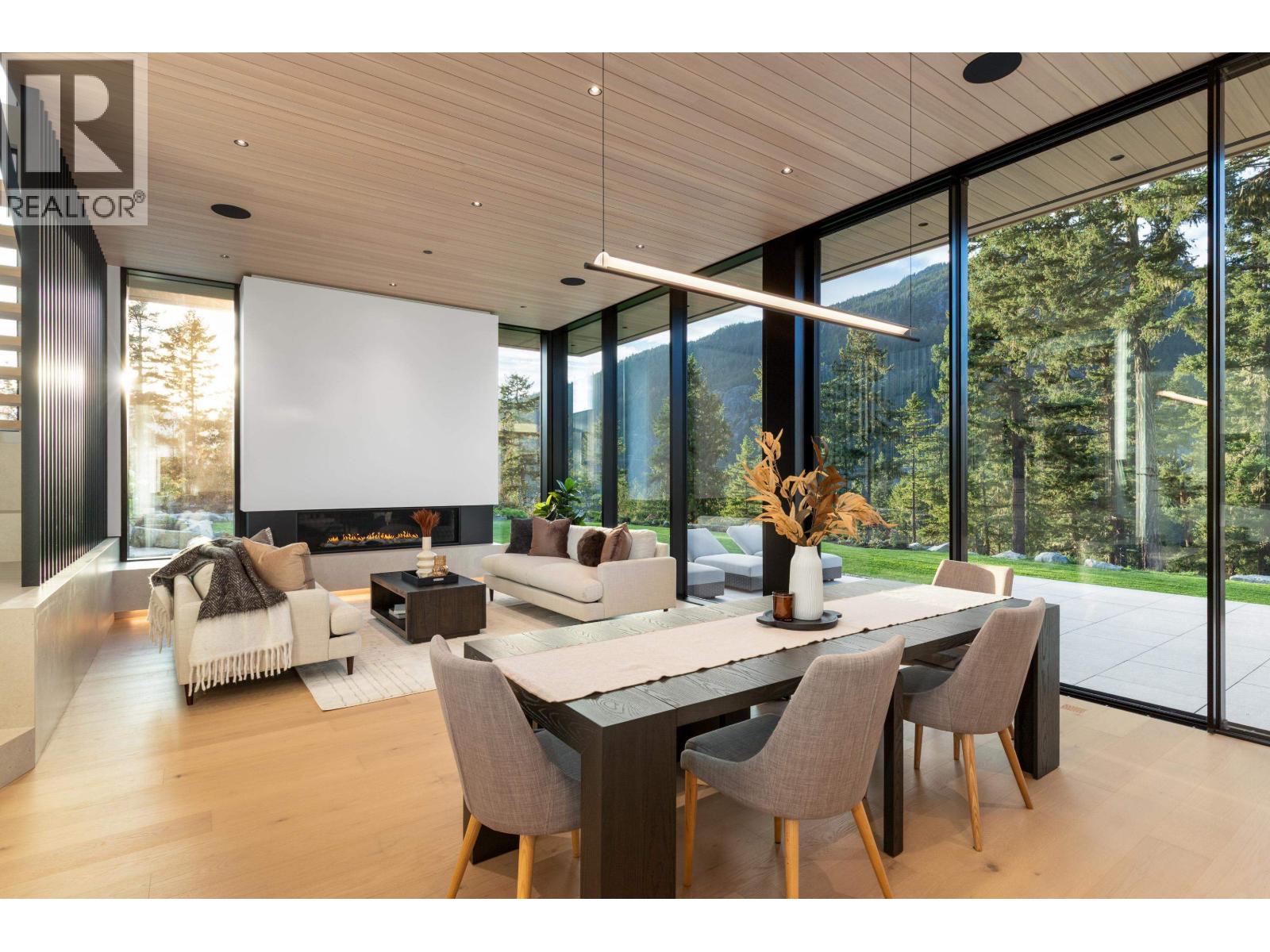 9257 WEDGEMOUNT PLATEAU DRIVE, Whistler