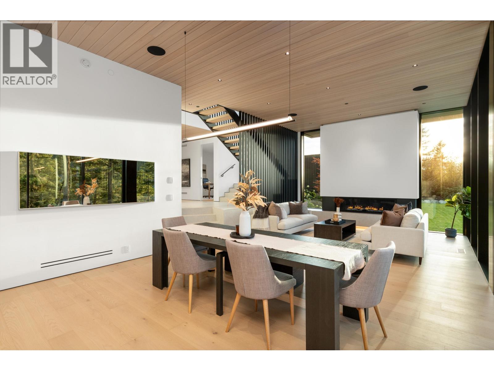 9257 WEDGEMOUNT PLATEAU DRIVE, Whistler