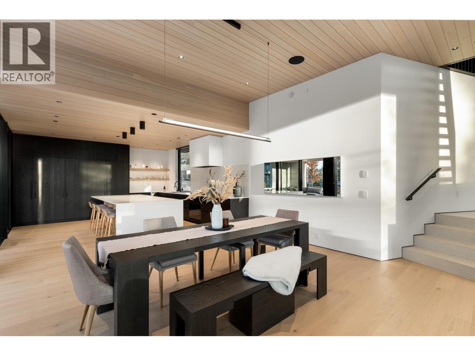 9257 WEDGEMOUNT PLATEAU DRIVE, Whistler