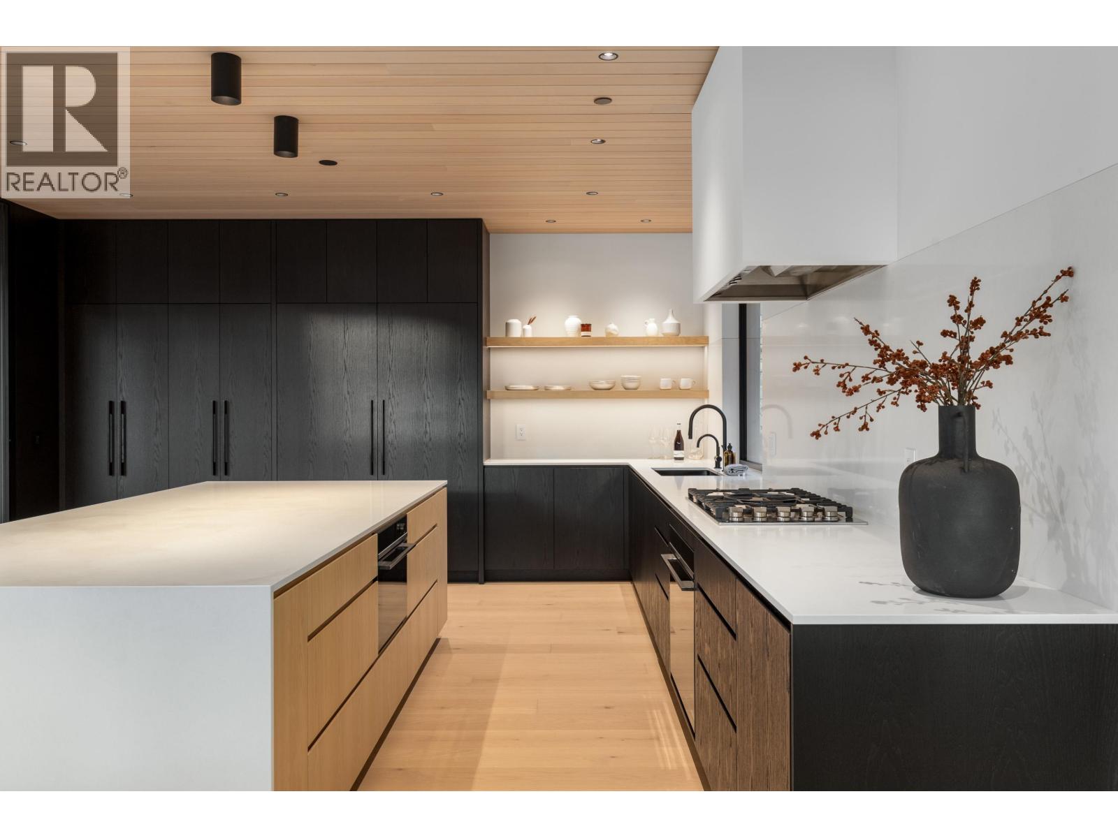 9257 WEDGEMOUNT PLATEAU DRIVE, Whistler