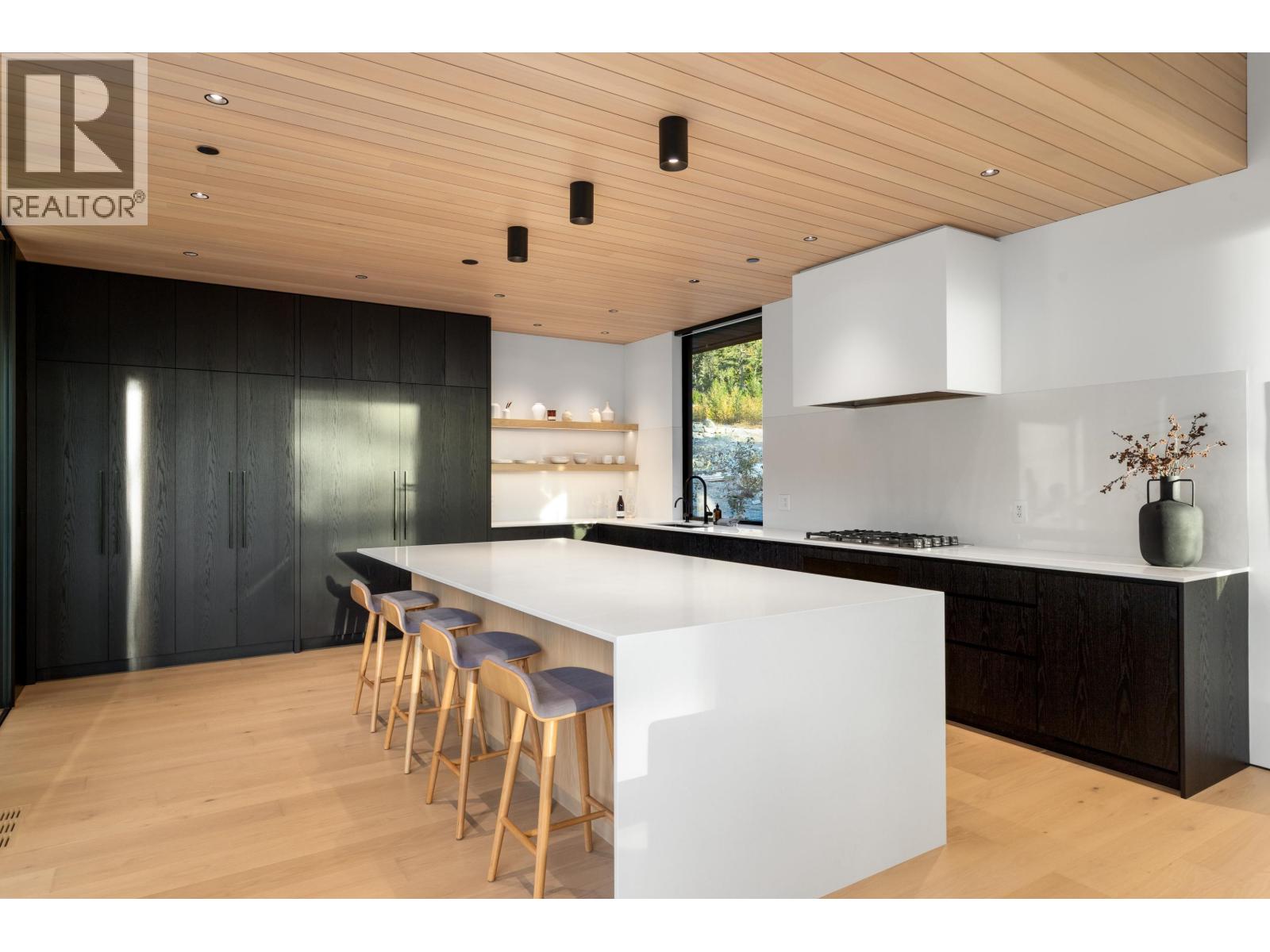 9257 WEDGEMOUNT PLATEAU DRIVE, Whistler