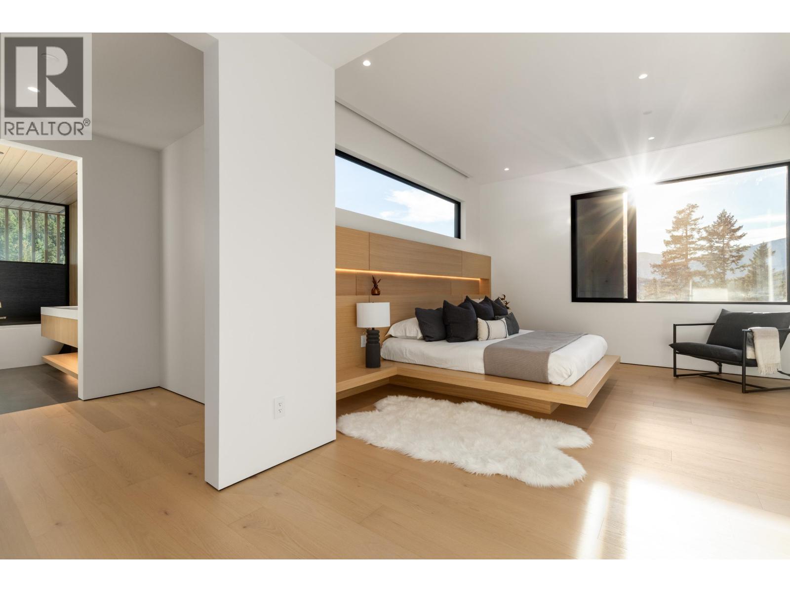 9257 WEDGEMOUNT PLATEAU DRIVE, Whistler